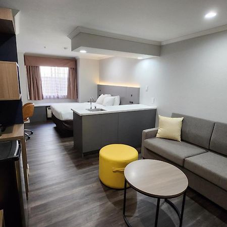 Quality Inn & Suites サンタローザ エクステリア 写真
