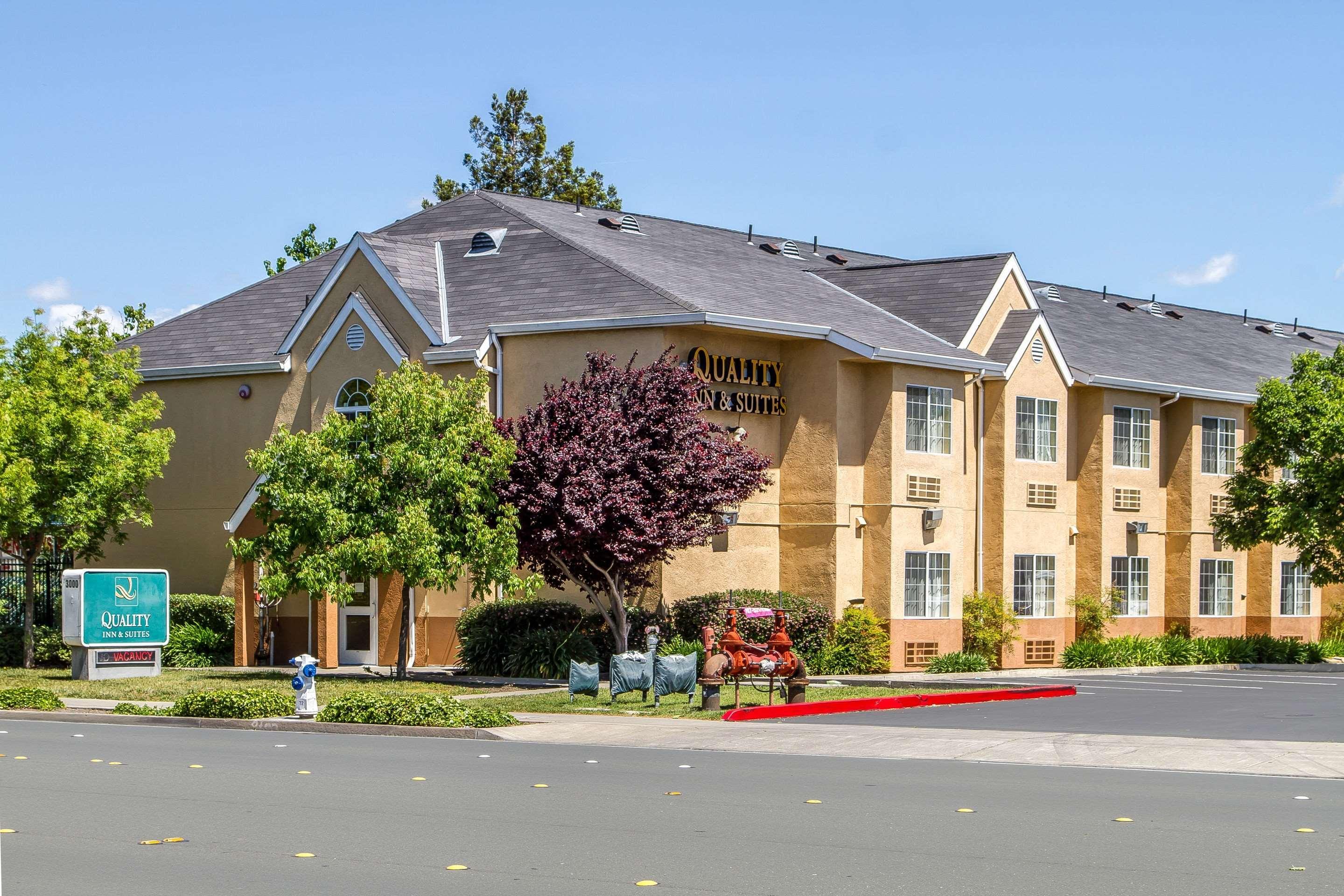 Quality Inn & Suites サンタローザ エクステリア 写真